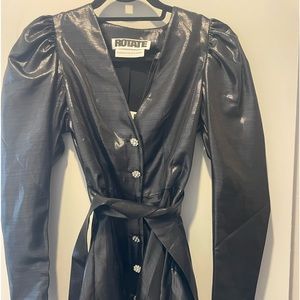 gorgeous shiny black dress for any occasion !